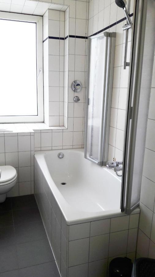 Moderne Ferienwohnung Am Wesertor Kassel Esterno foto